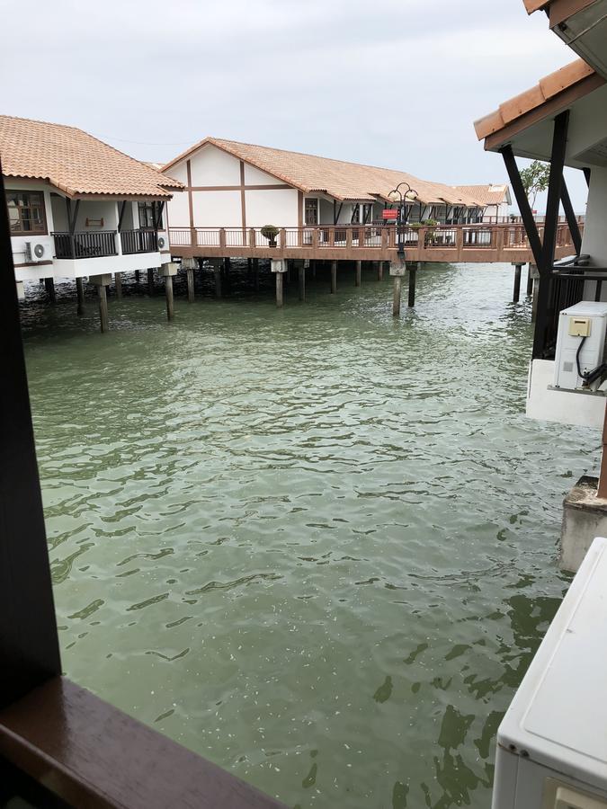 Private Water Chalet Port Dickson Exterior foto