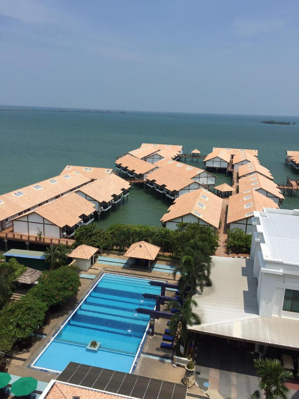 Private Water Chalet Port Dickson Exterior foto